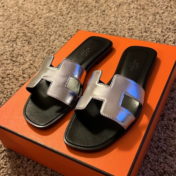 Hermes Oran Sandals - Picture 4 of 15